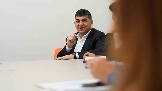 Fadıloğlu, gençlerle 'bilinçli genç olmak' üzerine konuştu