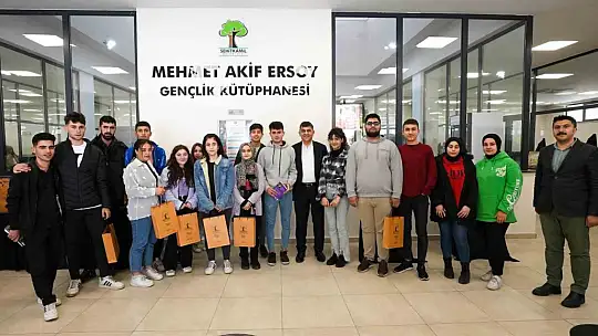 Fadıloğlu, gençlerle 'bilinçli genç olmak' üzerine konuştu