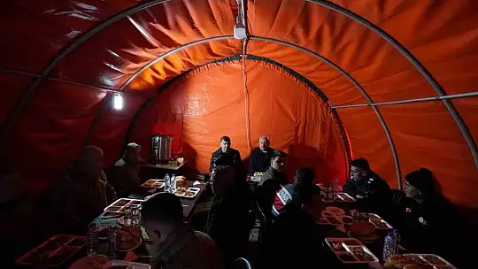 Fadıloğlu, iftar öncesi atalar sakinleriyle bir araya geldi