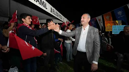 Fadıloğlu ile Gül, Gençlik Kampı'ndaki gençlerle buluştu