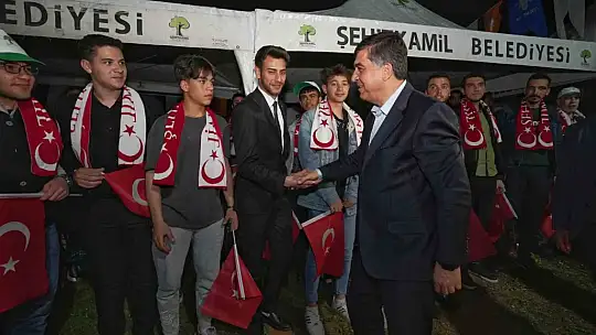 Fadıloğlu ile Gül, Gençlik Kampı'ndaki gençlerle buluştu
