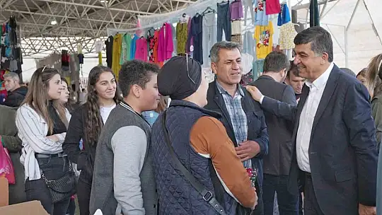 Fadıloğlu İle Gül, pazarcı esnafın sorunlarını dinledi