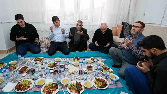 Fadıloğlu ile Kaymakam Duran yetimlerle iftar açtı