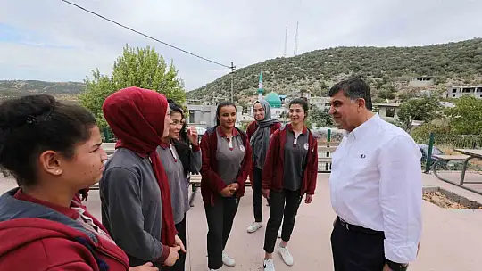Fadıloğlu, mahalle sakinlerinin taleplerini dinledi