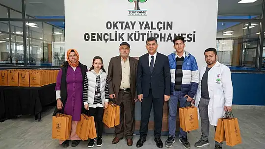 Fadıloğlu, minik öğrencilere masal okudu
