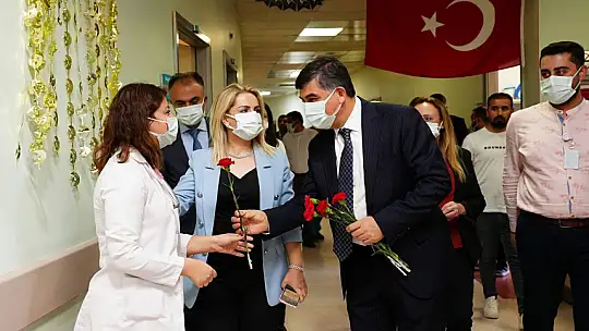 Fadıloğlu'ndan lösemili çocuklara moral ziyareti