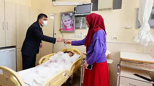 Fadıloğlu'ndan lösemili çocuklara moral ziyareti