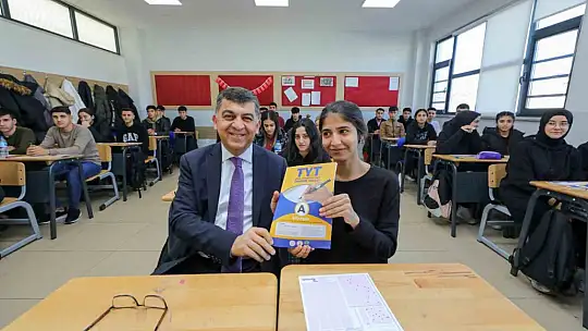 Fadıloğlu'ndan sınav öncesi ortaokul ve lise öğrencilerine moral