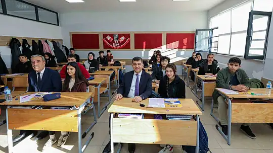 Fadıloğlu'ndan sınav öncesi ortaokul ve lise öğrencilerine moral