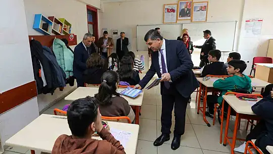 Fadıloğlu'ndan sınav öncesi ortaokul ve lise öğrencilerine moral