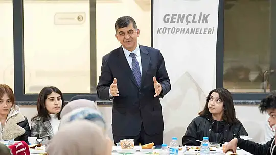 Fadıloğlu, öğrencilerle iftar açtı