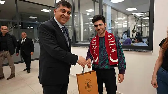 Fadıloğlu, öğrencilerle iftar açtı