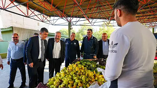 Fadıloğlu, pazar esnafı ile kahvaltıda bir araya geldi