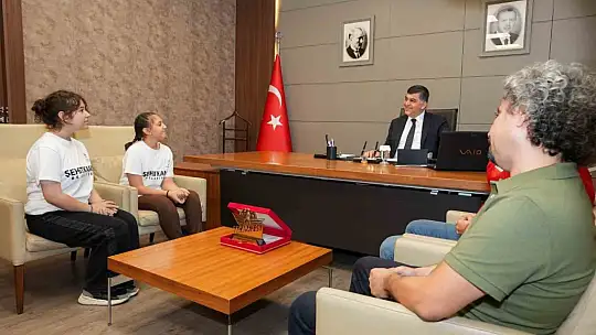Fadıloğlu, şampiyonları tebrik etti
