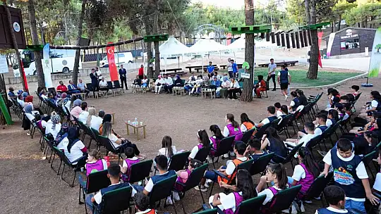 Fadıloğlu, spor lisesi öğrencilerini ve ailelerini kampta ağırladı