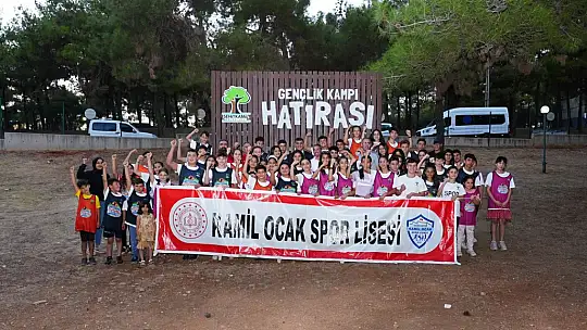 Fadıloğlu, spor lisesi öğrencilerini ve ailelerini kampta ağırladı
