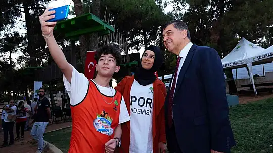 Fadıloğlu, spor lisesi öğrencilerini ve ailelerini kampta ağırladı