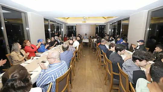 Fadıloğlu, sporcu velileriyle buluştu