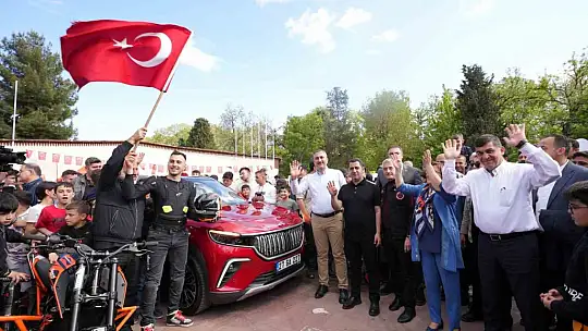 Fadıloğlu, Togg'u kullandı