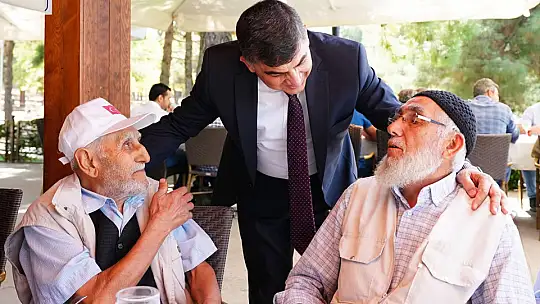 Fadıloğlu, yaşlıları misafir etti