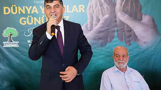 Fadıloğlu, yaşlıları misafir etti