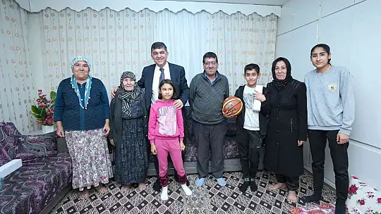 Fadıloğlu yeni yıla saatler kala 4 hanenin konuğu oldu