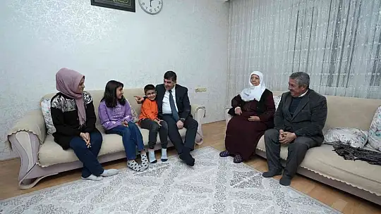 Fadıloğlu yeni yıla saatler kala 4 hanenin konuğu oldu
