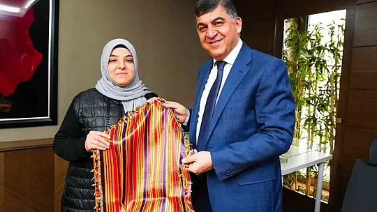 Fadıloğlu, yetim annelerini makamında ağırladı