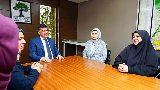 Fadıloğlu, yetim annelerini makamında ağırladı