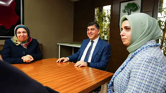 Fadıloğlu, yetim annelerini makamında ağırladı