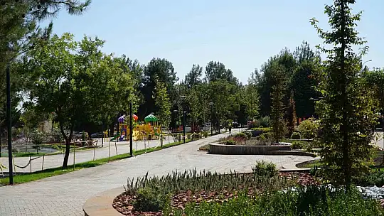 Fatih Parkı yenilenerek yeniden halkın hizmetine sunuldu