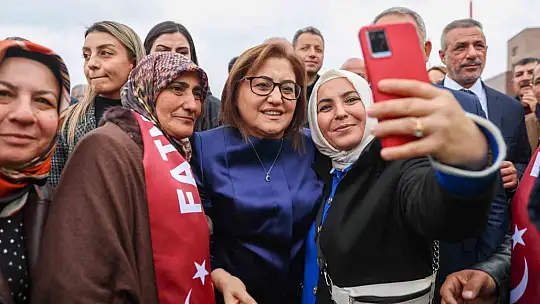 Fatma Şahin'e coşkulu karşılama