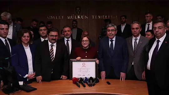 Fatma Şahin mazbatasını aldı
