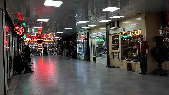 Fatma Şahin, yenilenen Belediye Pasajı'nı ziyaret etti