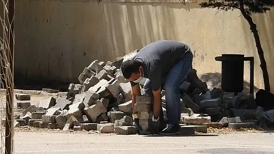 Fedakar öğretmenler öğrencileri için kolları sıvadı