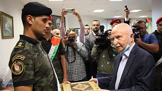 Filistin Türkiye'ye savaş emanetini 100 yıl sonra törenle teslim etti