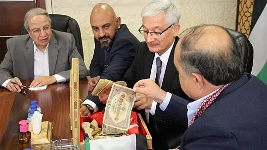 Filistin Türkiye'ye savaş emanetini 100 yıl sonra törenle teslim etti