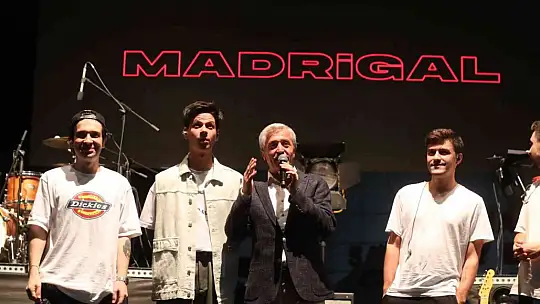 Folklor fesitivaline Madrigal damgası