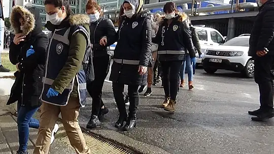 Fuhuş operasyonunda gözaltına alınan 17 şüpheli adliyeye sevk edildi
