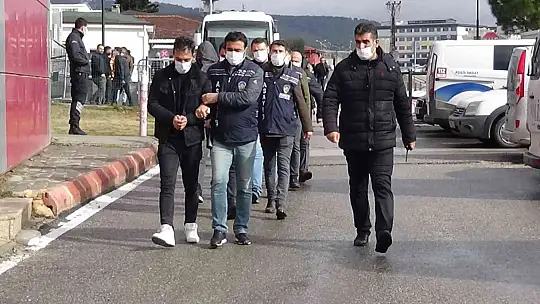 Fuhuş operasyonunda gözaltına alınan 17 şüpheli adliyeye sevk edildi