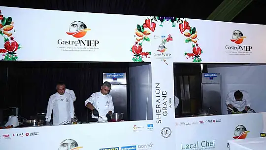 Gastroantep 'Local Chef Yarışması'nda usta şefler Gaziantep yemekleri ile kıyasıya yarıştı