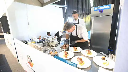 Gastroantep 'Local Chef Yarışması'nda usta şefler Gaziantep yemekleri ile kıyasıya yarıştı