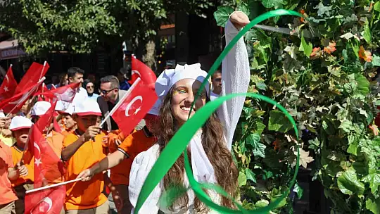 Gastroantep festivali düzenlenen kortej ile başladı