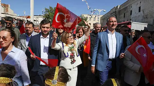 Gastroantep festivali düzenlenen kortej ile başladı