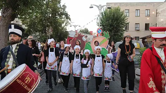 Gastroantep Festivali'nde kortej yürüyüşü