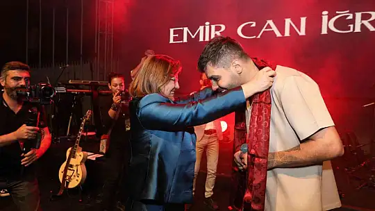 GastroAntep Festivali'nin üçüncü gününde Emir Can İğrek sahne aldı