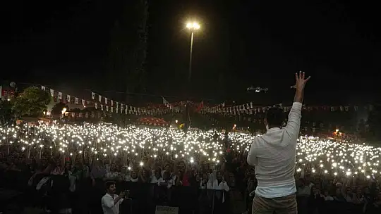 GastroAntep Festivali'nin üçüncü gününde Emir Can İğrek sahne aldı