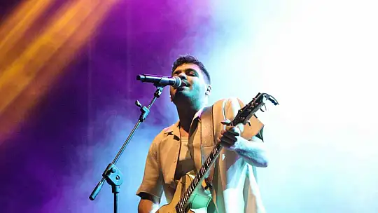 GastroAntep Festivali'nin üçüncü gününde Emir Can İğrek sahne aldı