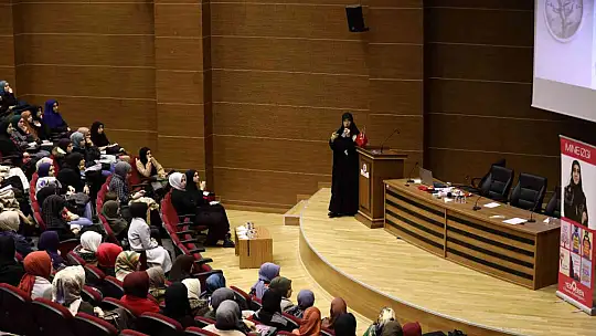 GAÜN'de 'En yüce duygu annelik' konferansı
