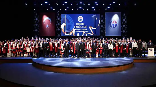 GAÜN'de genç hukukçuların mezuniyet coşkusu